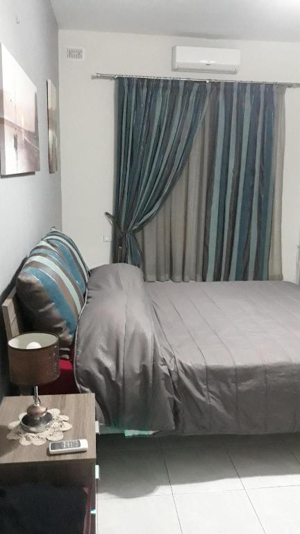 Room in Apartment - very bright well kept apartment room 6